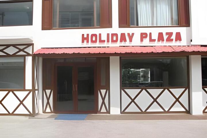 Holiday Plaza Hotel