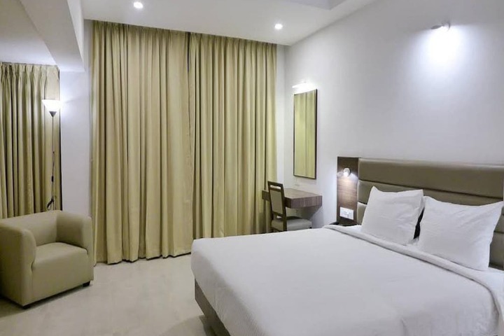 Room 12 of 18