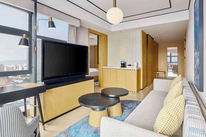 Room 16 of 42