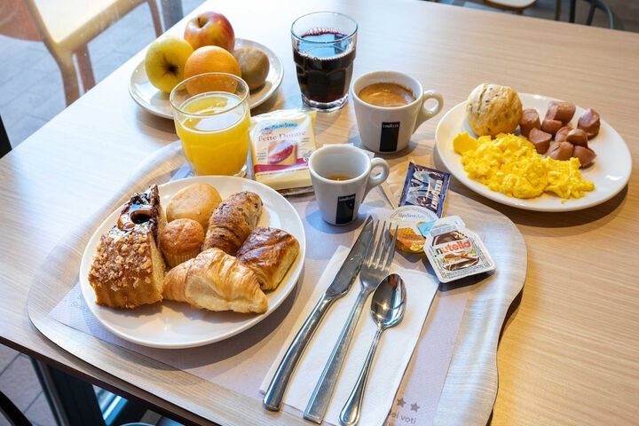 Breakfast/Coffee Service 38 of 41
