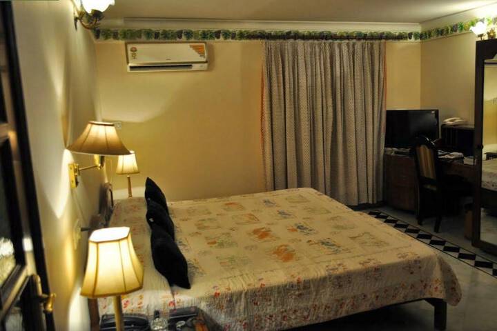 Room 3 of 34