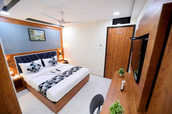 Room 8 of 25