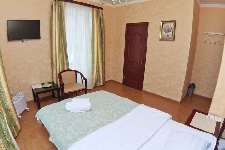 Room 3 of 43