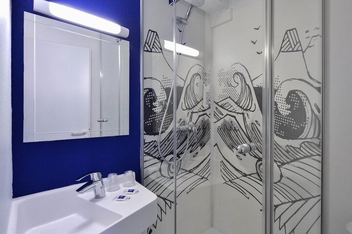 Room 8 of 34