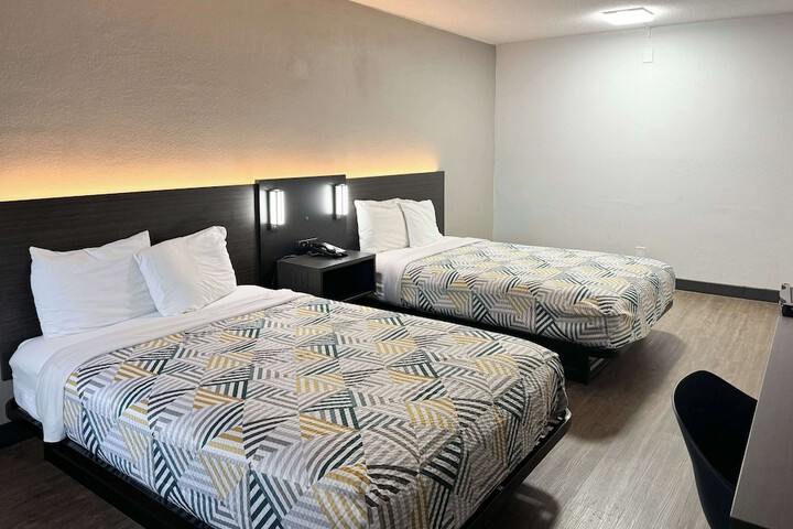 2 Double Beds (1 of 7)