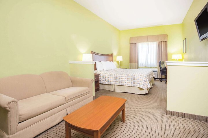 Room 6 of 12
