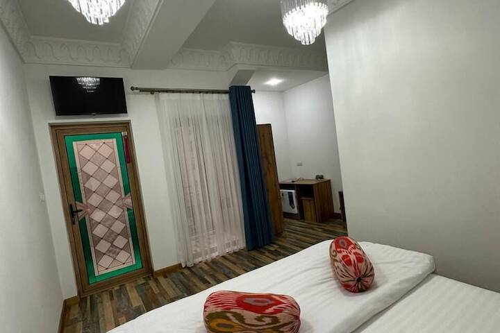 Room 4 of 38