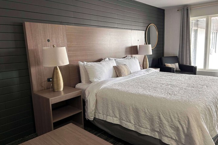 Room 11 of 24