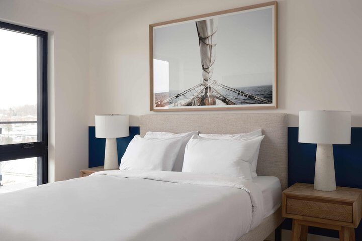 209 2nd Floor Studio Murphy Queen Bed with Balcony (25 of 95)