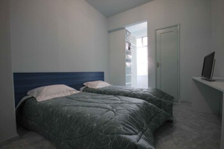 Room 12 of 28