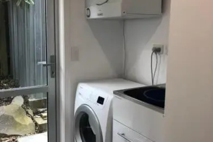 Room 4 of 10