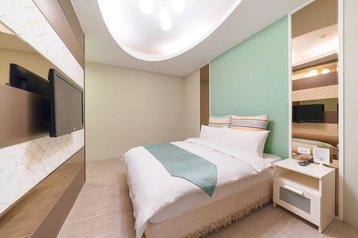 Room 6 of 73