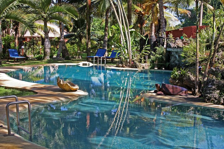 Hotel with Pool