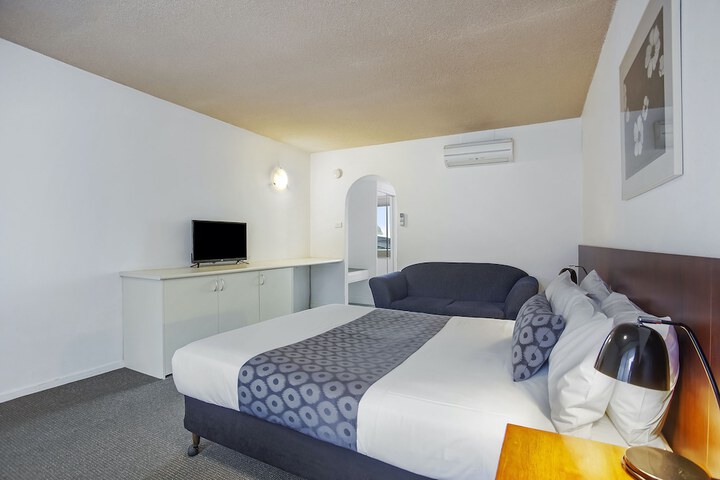 Room 12 of 24