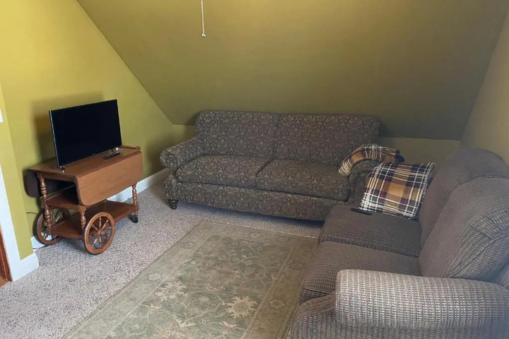 Room 2 of 2