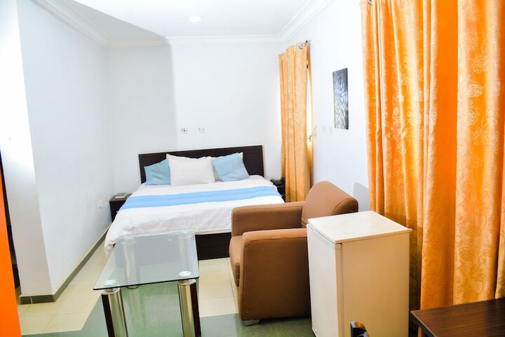Room 17 of 25