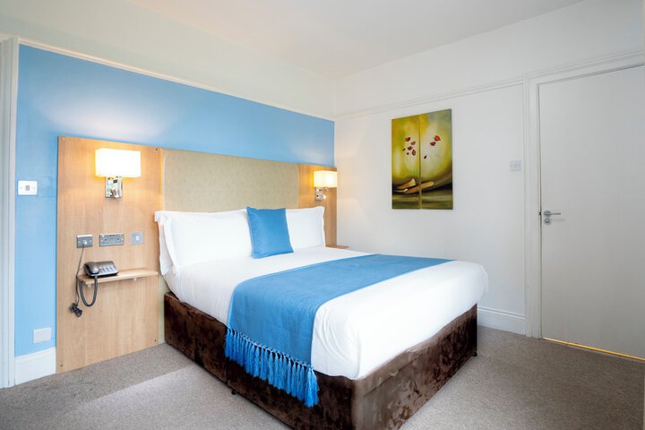 Room 15 of 48