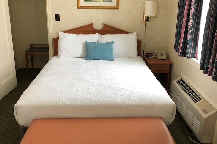 Standard Single Room 1 Queen Bed (2 of 4)