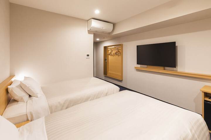 Room 17 of 75