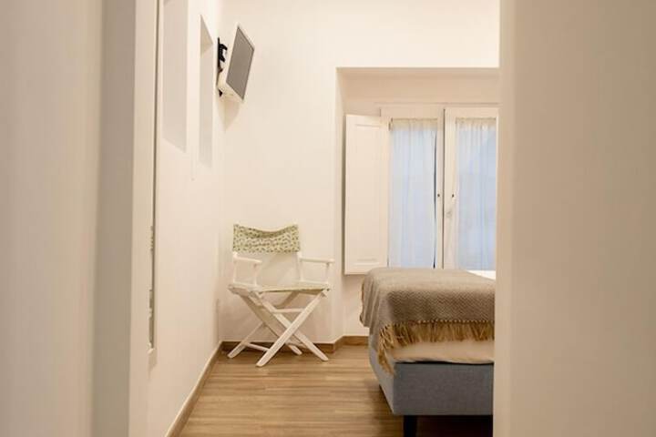 Room 25 of 77