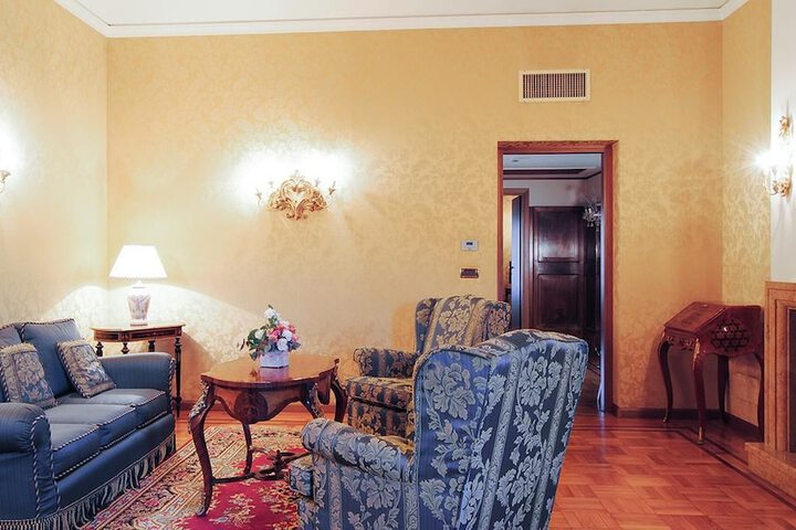 Room 22 of 70