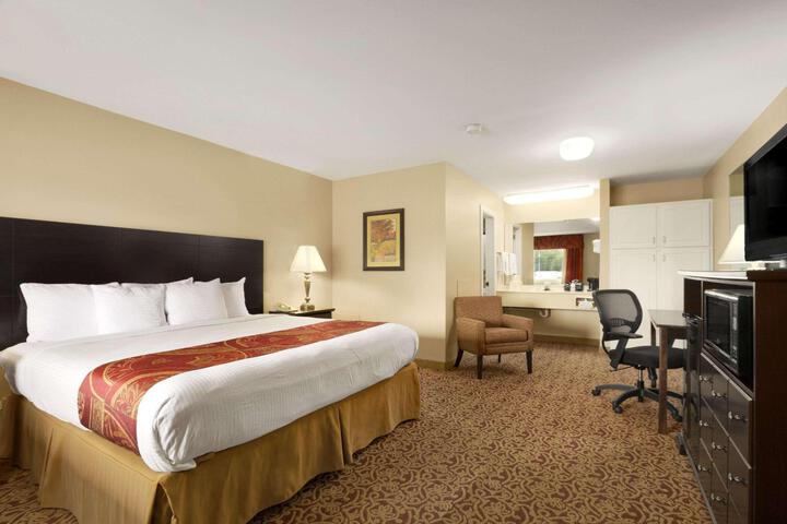 1 King Bed (8 of 9)