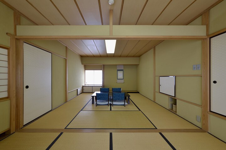 Room 18 of 48