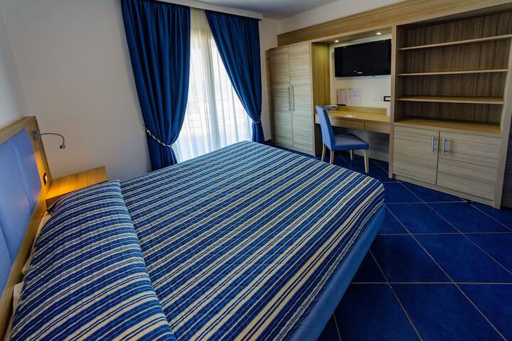 Room 7 of 38