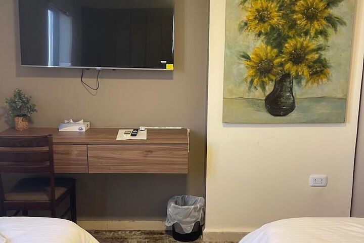 Room 25 of 48