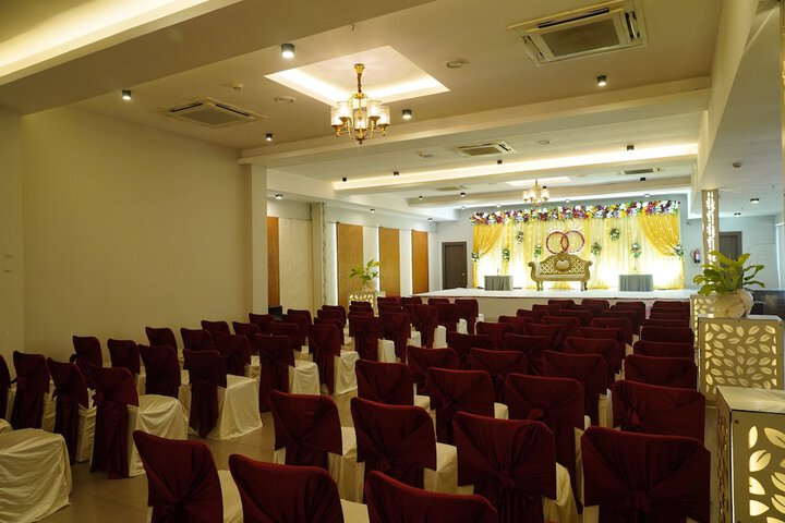 Ballroom/Hall 15 of 22