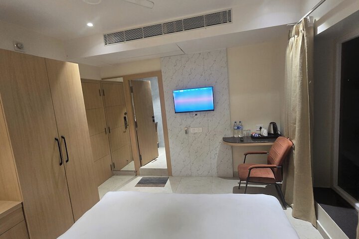 Room 4 of 13