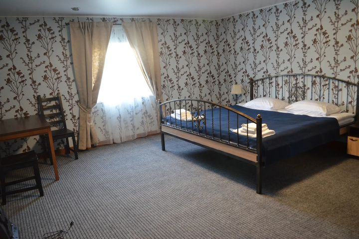 Room 5 of 9