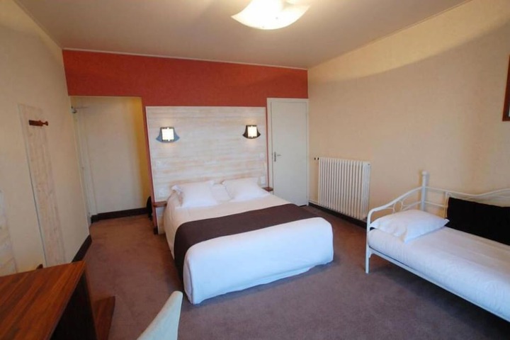 Room 4 of 33