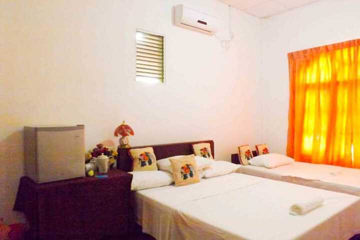 Room 7 of 9