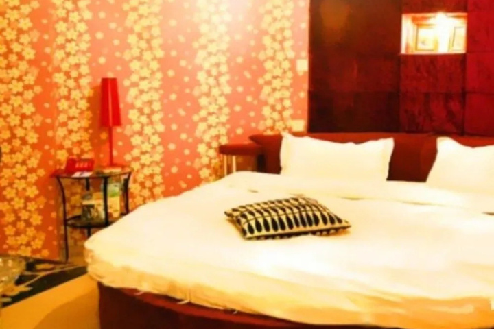 Room 2 of 11