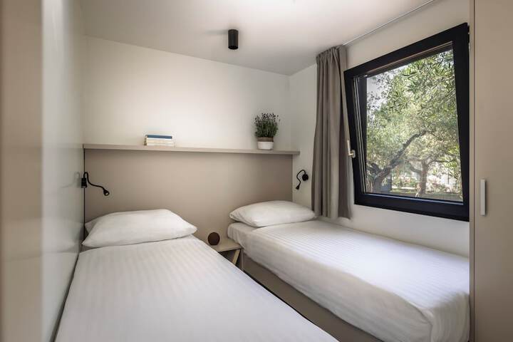 Room 4 of 42