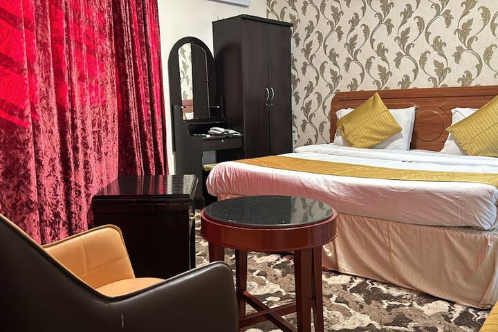 Room 9 of 49