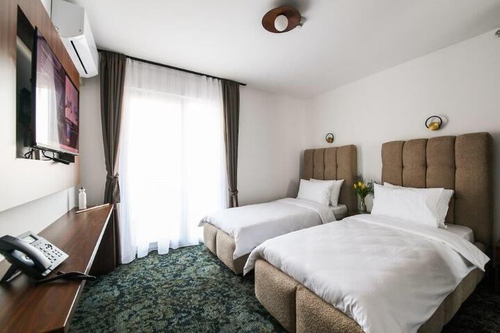 Room 10 of 113