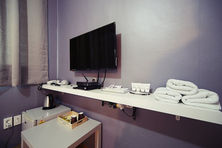 Room 11 of 30