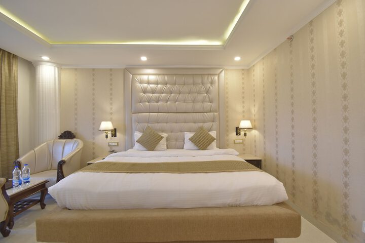 Room 34 of 111