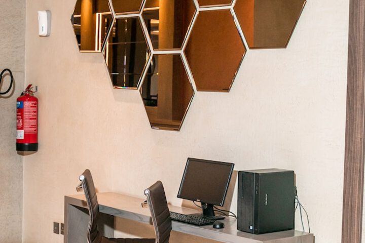Business Center 85 of 86