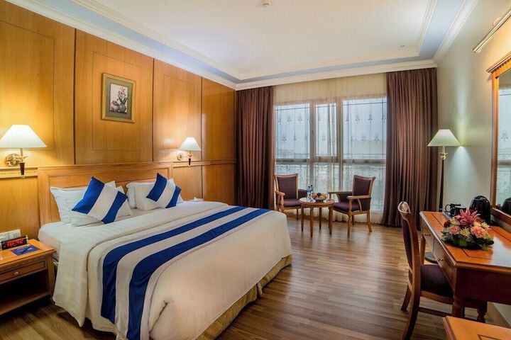 Room 2 of 8