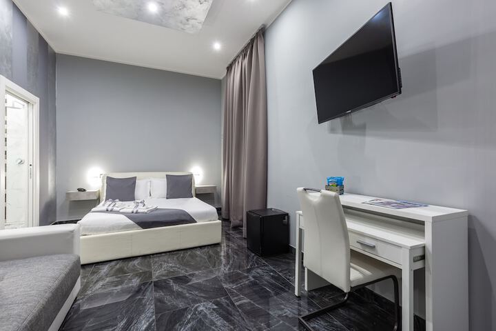 Room 6 of 93