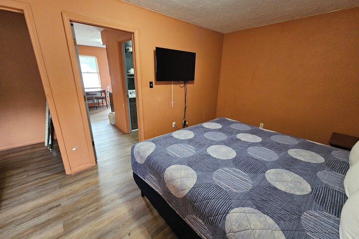 Room 6 of 11