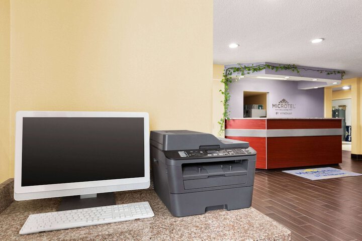 Business Center 26 of 28