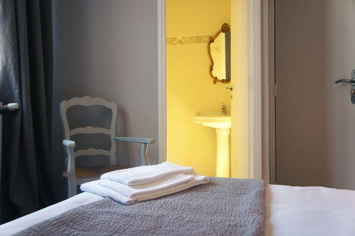 Room 5 of 37
