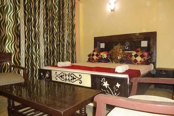 Room 5 of 6