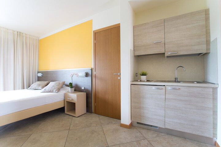 Room 5 of 81