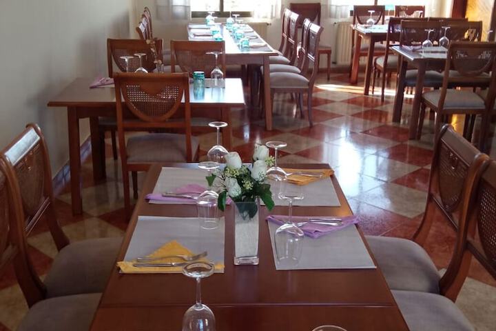 Dining 51 of 62