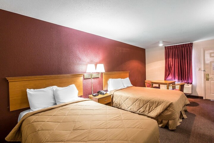 2 Double Beds (6 of 6)